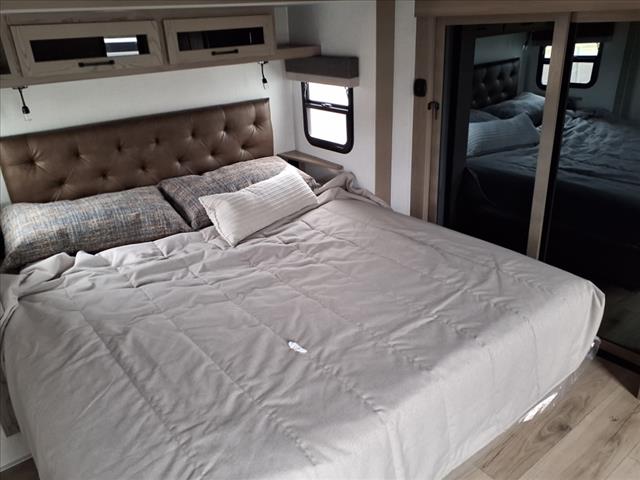 2025 Forest River ROCKWOOD SIGNATURE 371RK
