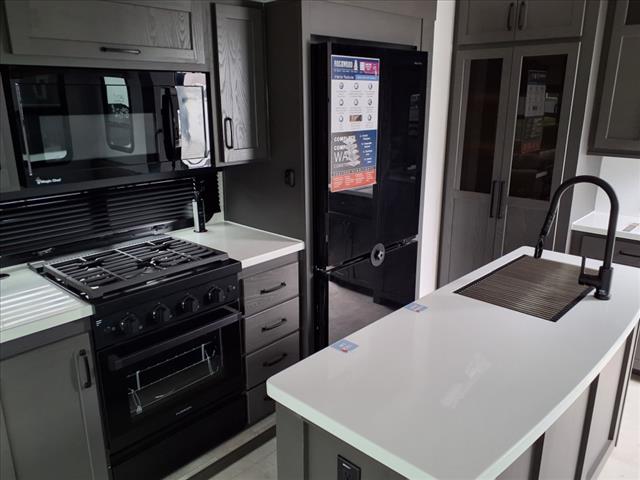 2025 Forest River ROCKWOOD SIGNATURE 361RLS