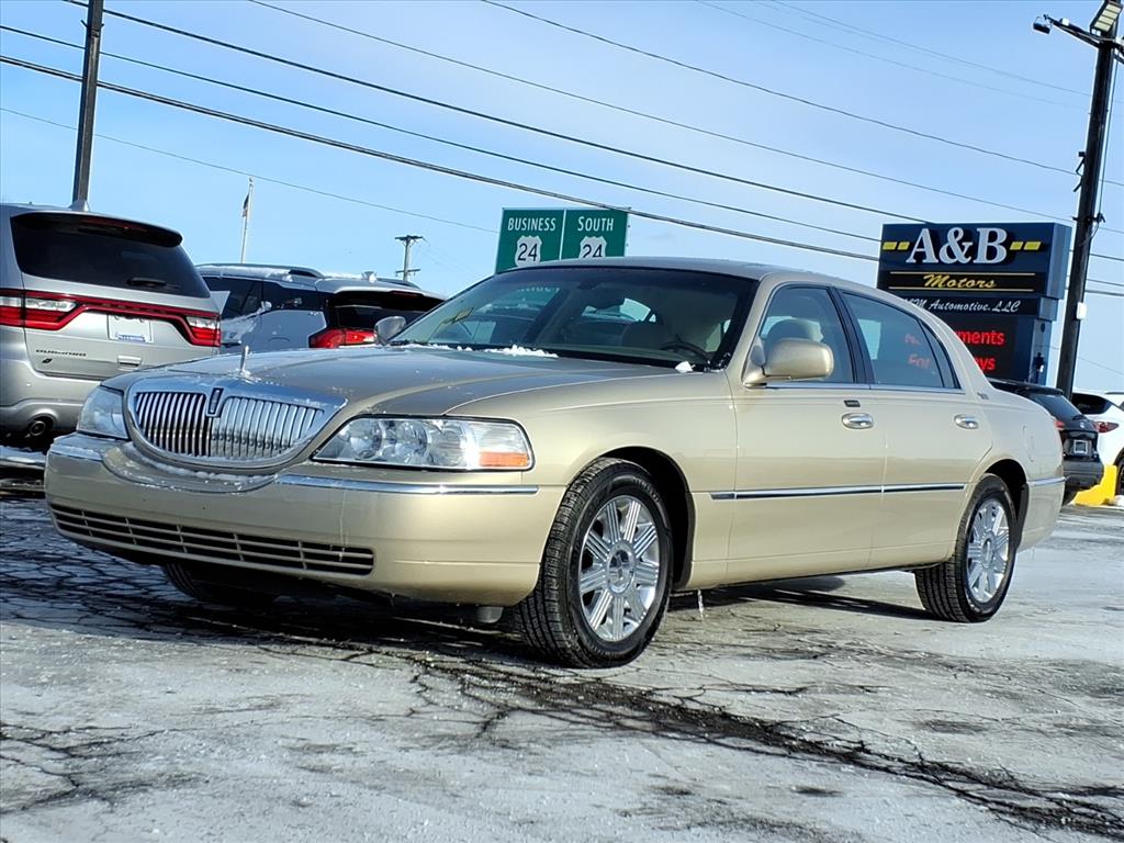 2005 Lincoln Town Car Signature Limited