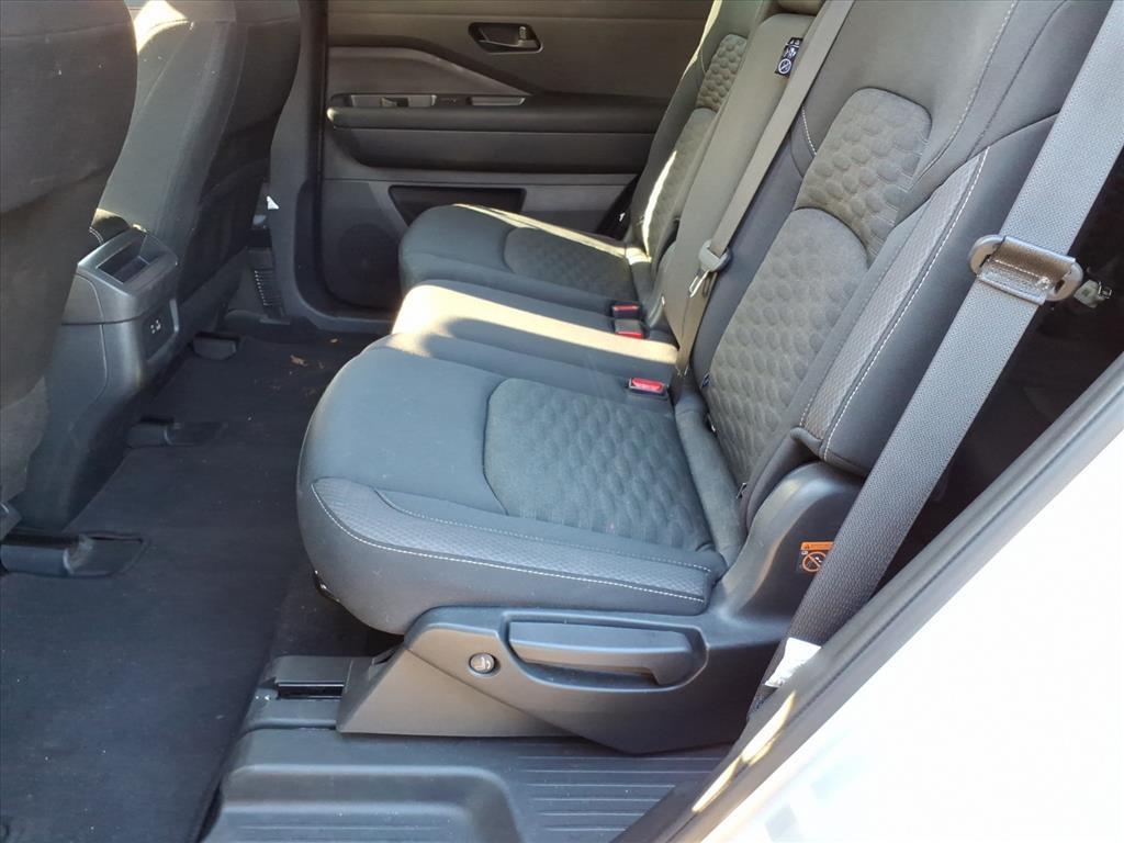 2023 Nissan Pathfinder S 2023 Nissan Pathfinder S