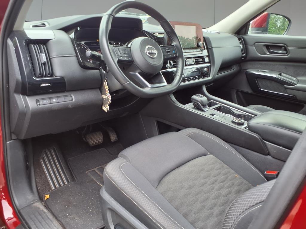 2023 Nissan Pathfinder SV