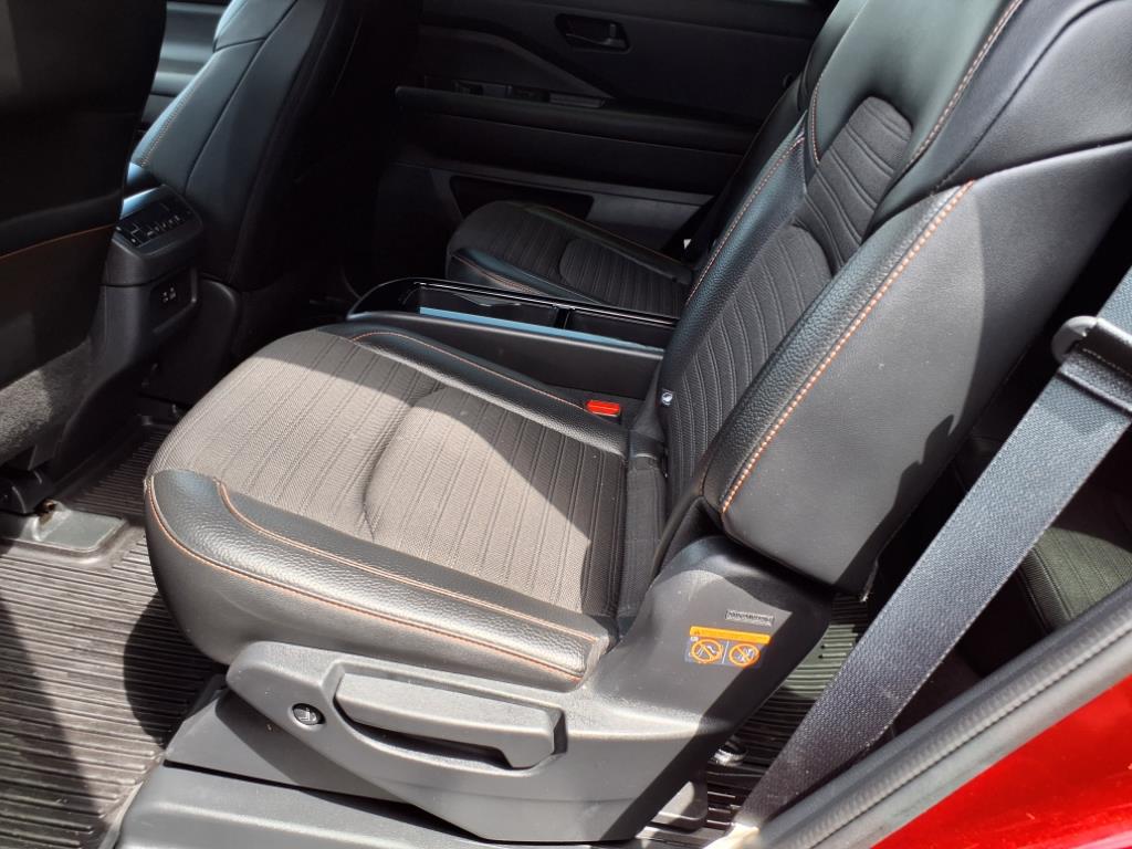 2023 Nissan Pathfinder SV
