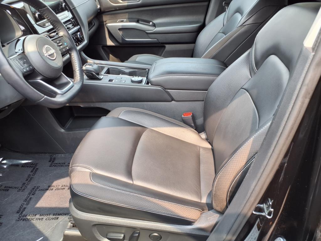 2022 Nissan Pathfinder SL