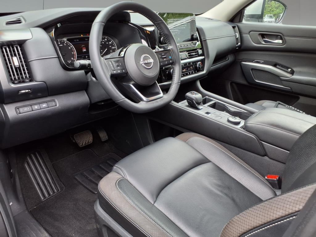 2022 Nissan Pathfinder SL