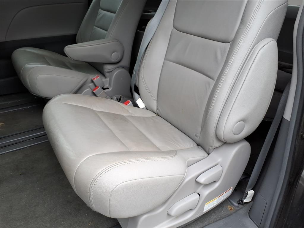 2016 Toyota Sienna XLE 7-Passenger Auto Access Seat 2016 Toyota Sienna XLE 7-Passenger Auto Access Seat