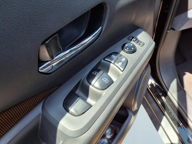 2022 Nissan Kicks SR