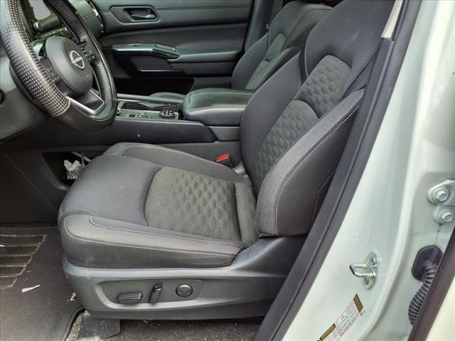 2023 Nissan Pathfinder SV