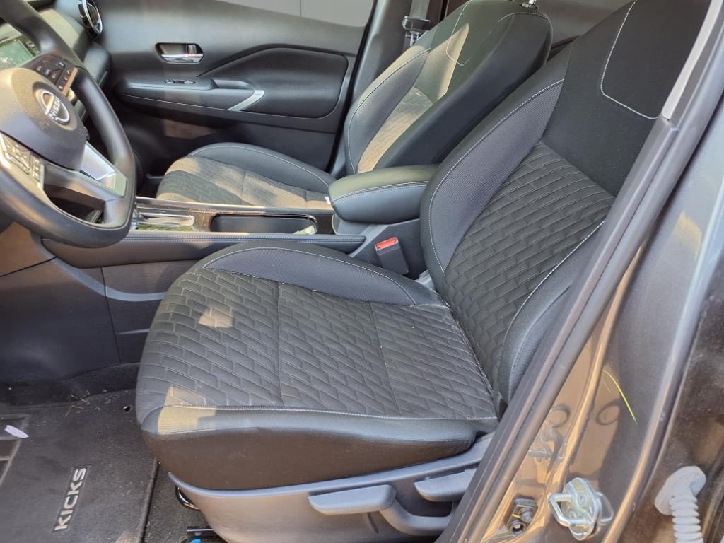 2022 Nissan Kicks SV