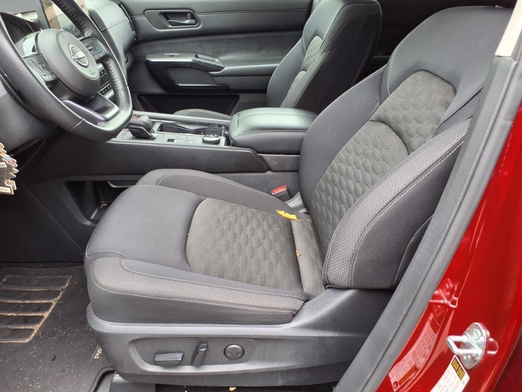 2023 Nissan Pathfinder SV