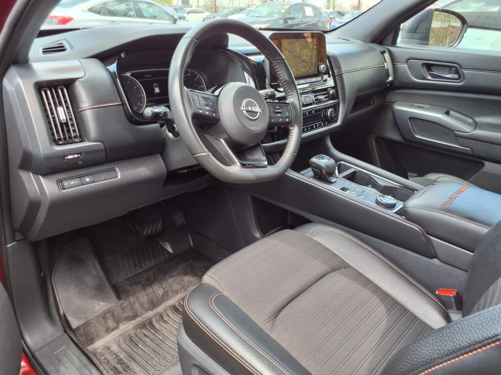 2023 Nissan Pathfinder SV