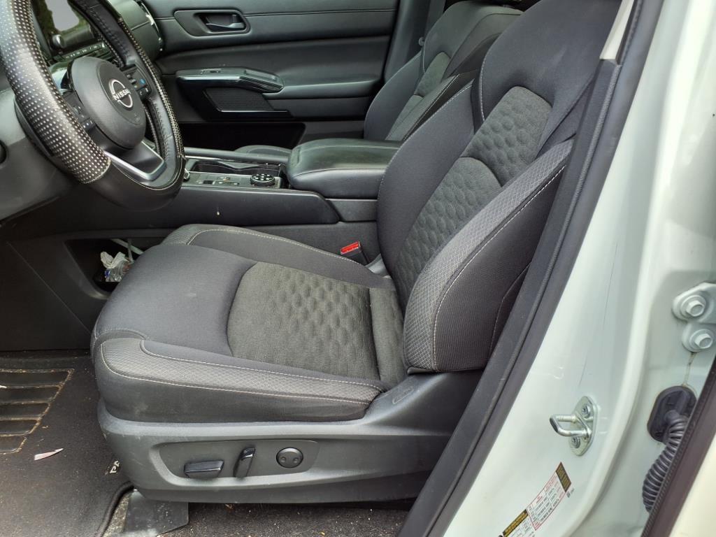 2023 Nissan Pathfinder SV