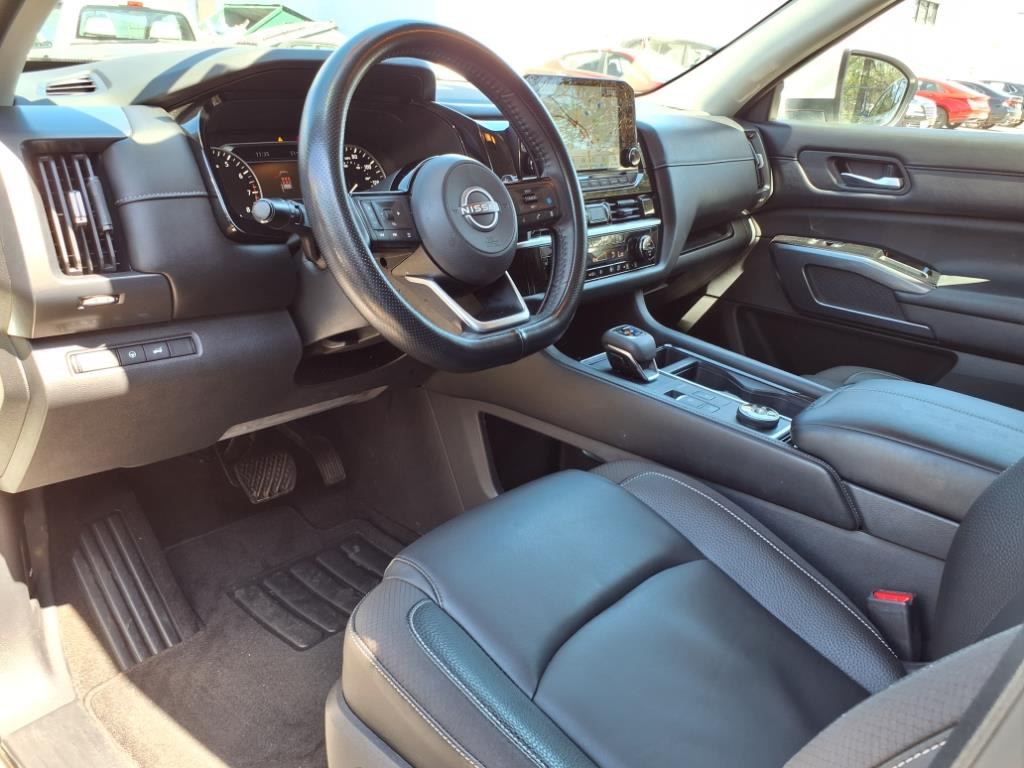 2022 Nissan Pathfinder SL