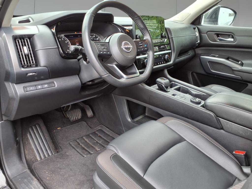 2022 Nissan Pathfinder SL