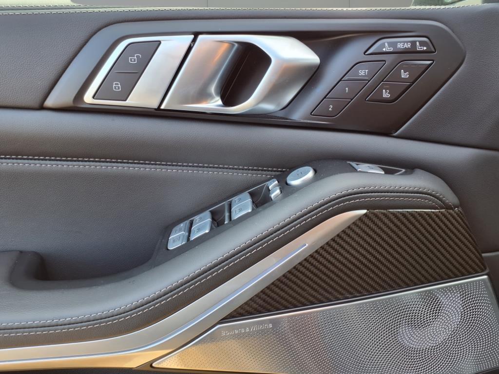 2025 BMW X7 M60i