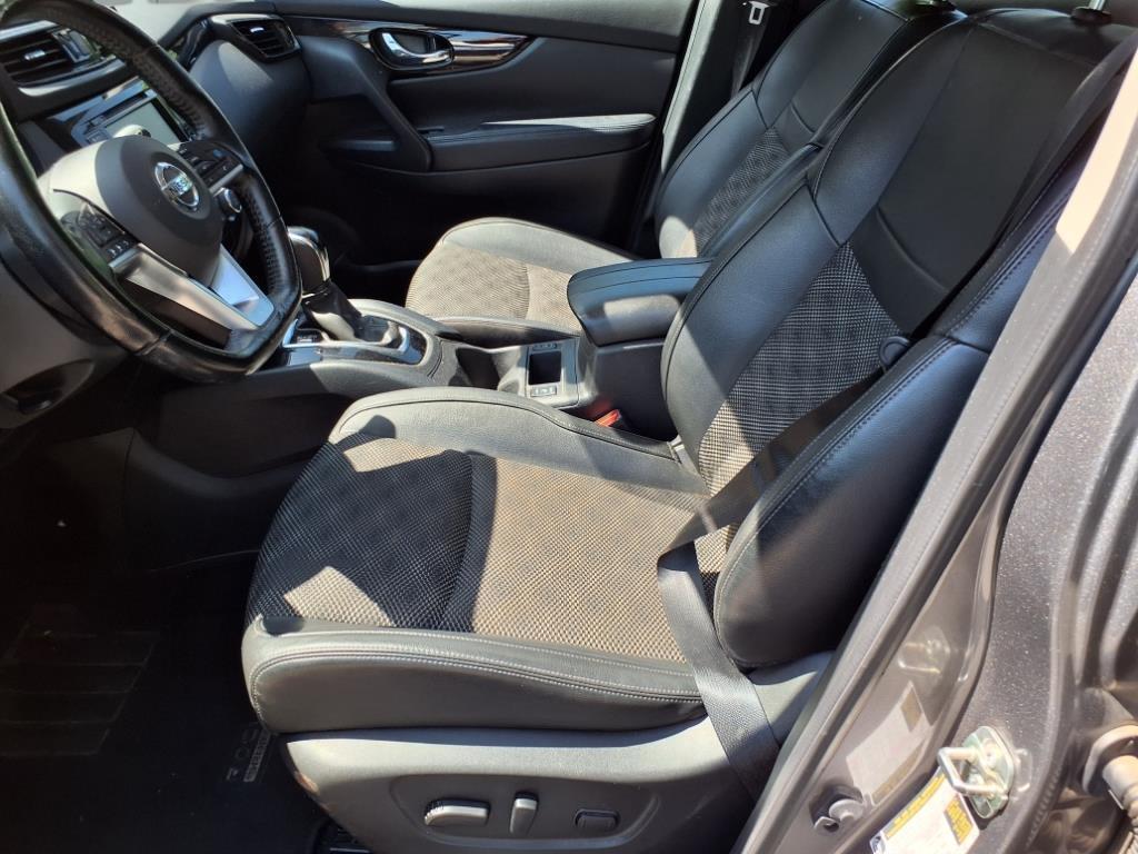 2022 Nissan Rogue Sport SV