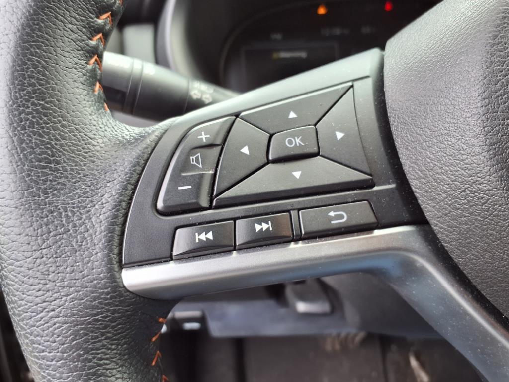 2022 Nissan Kicks SR