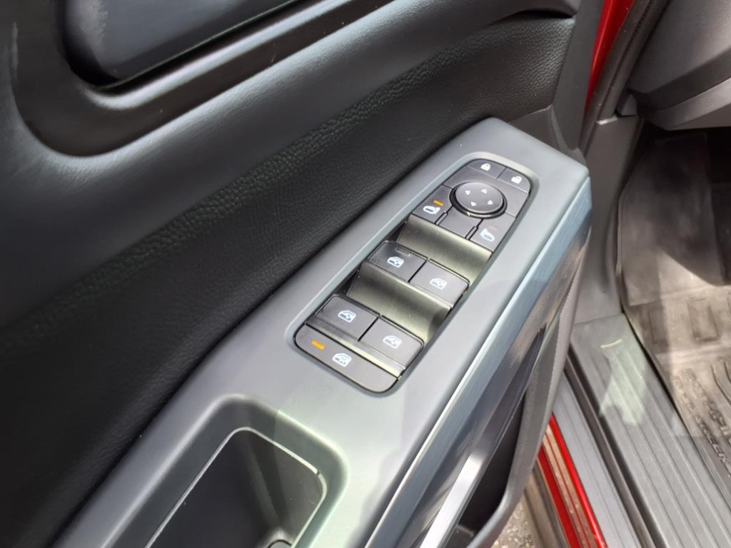 2023 Nissan Pathfinder SV