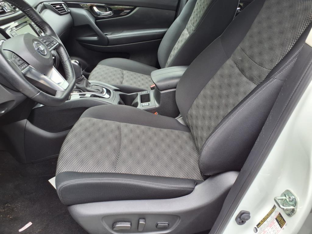 2022 Nissan Rogue Sport SV