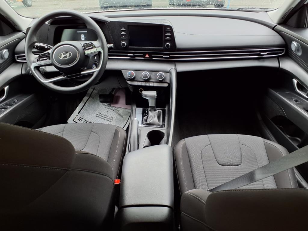 2024 Hyundai ELANTRA SE