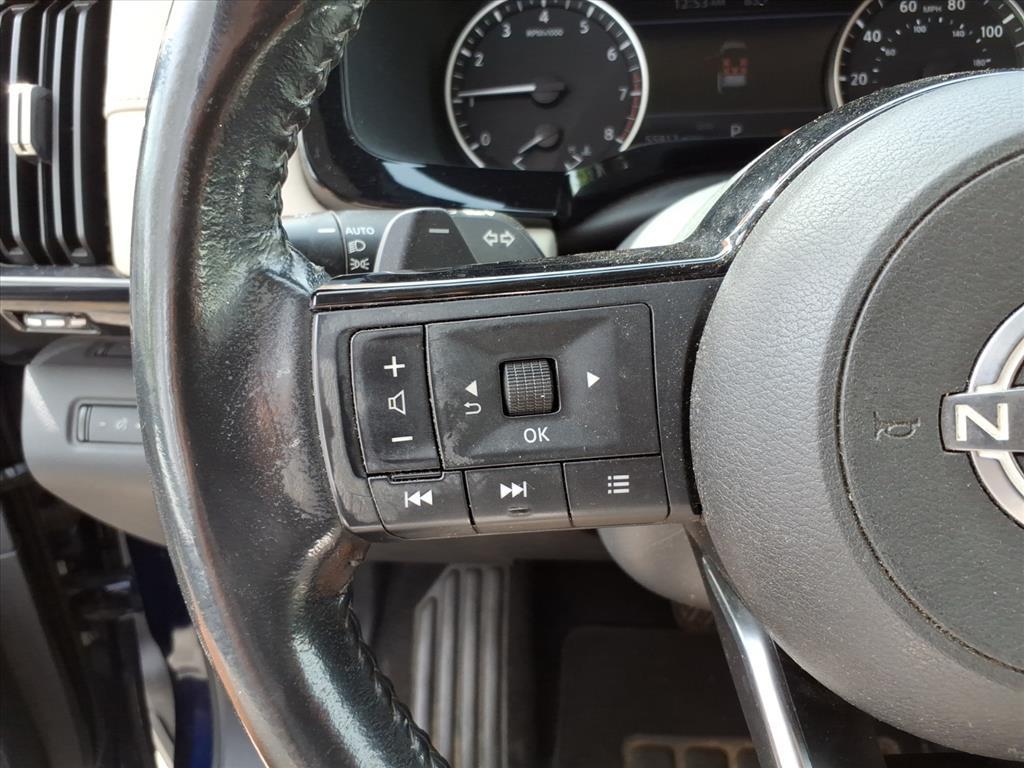 2022 Nissan Pathfinder SV