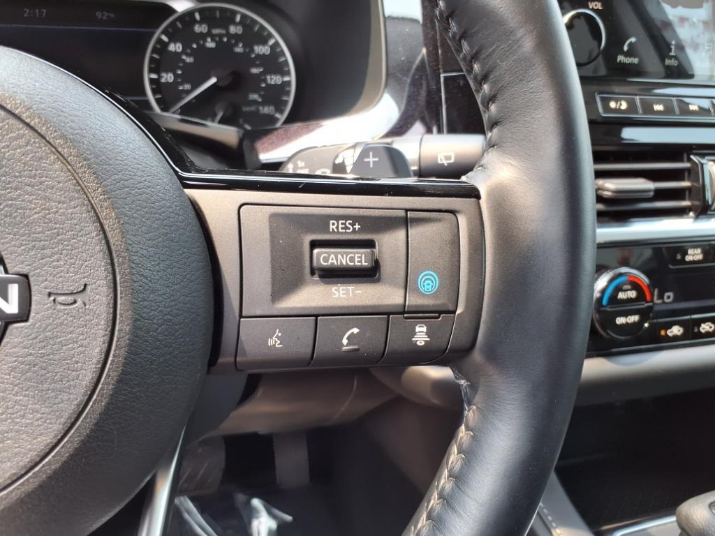 2022 Nissan Pathfinder SL