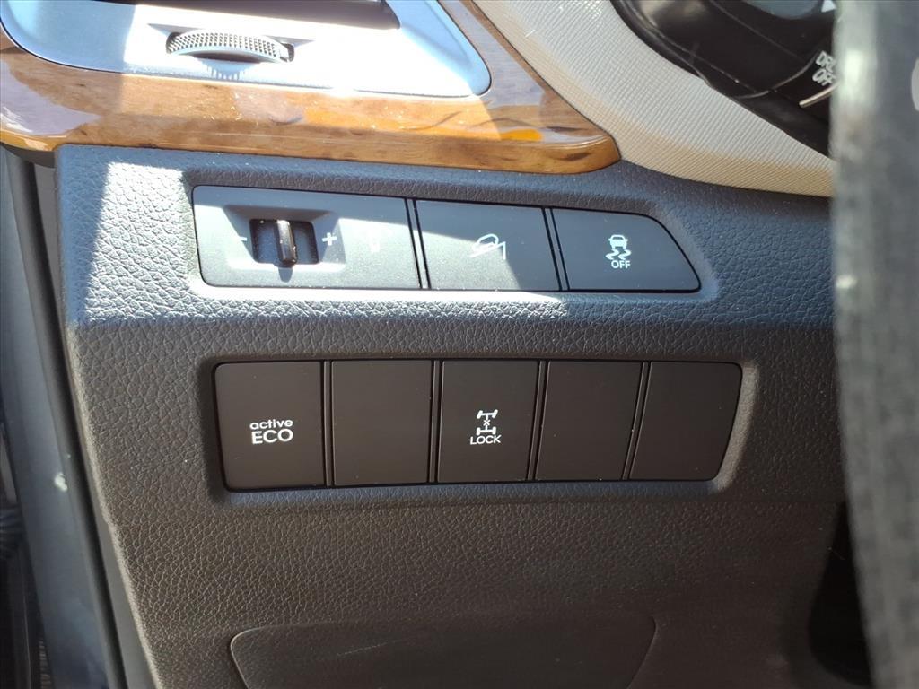 2016 Hyundai SANTA FE SE