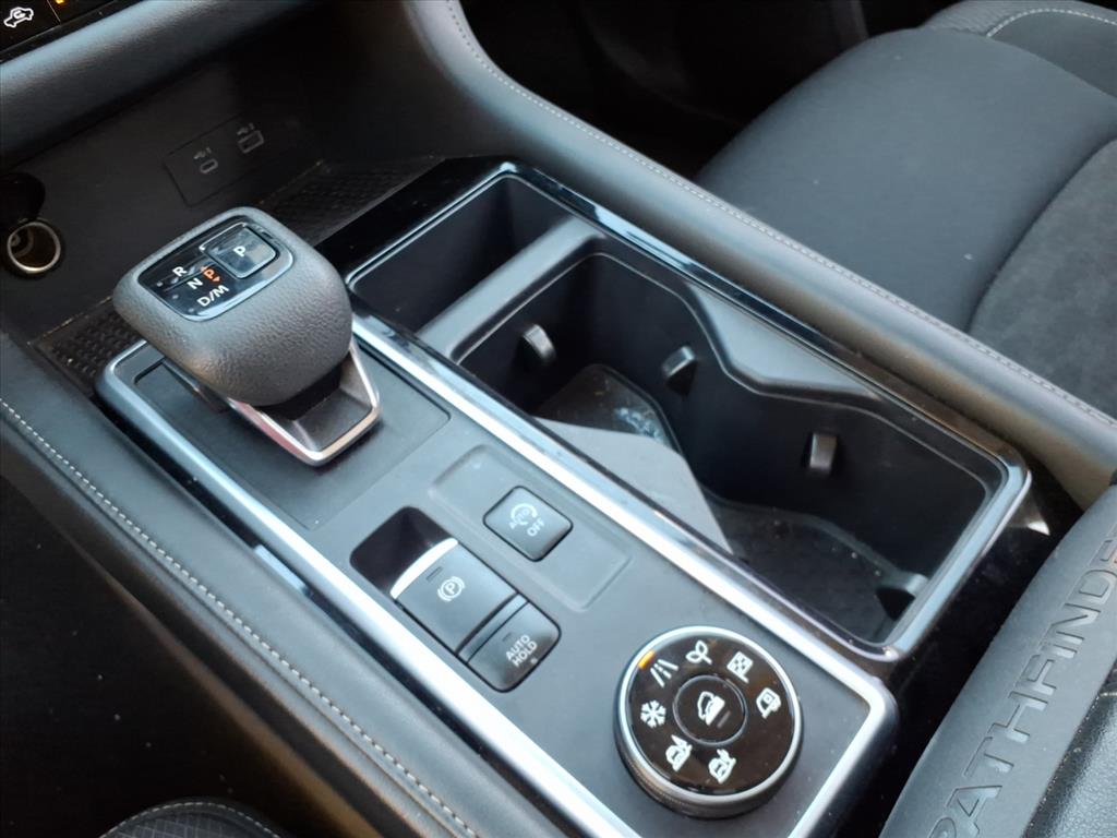 2025 Nissan Pathfinder SV 2025 Nissan Pathfinder SV