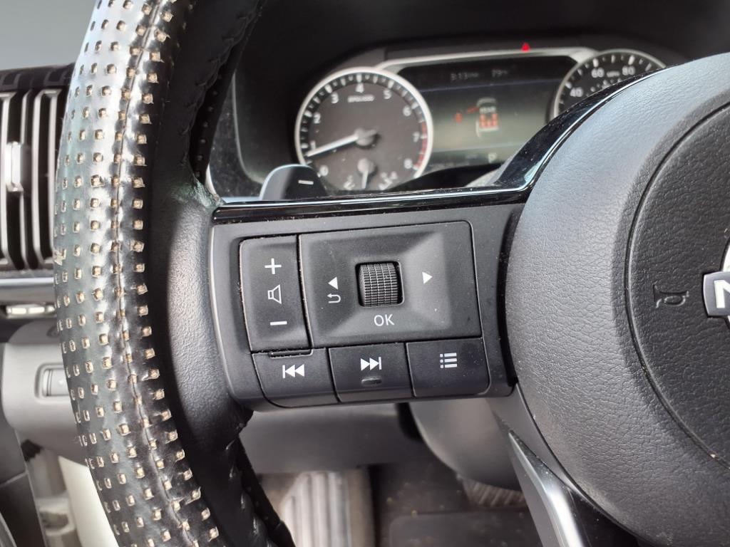 2023 Nissan Pathfinder SV