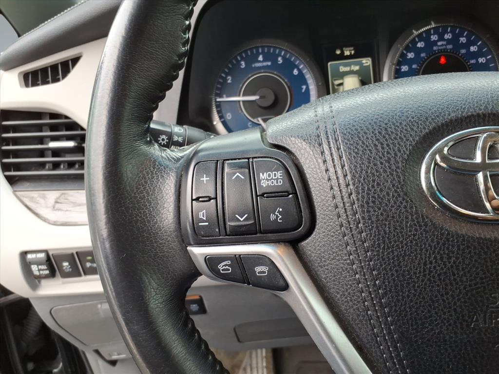 2016 Toyota Sienna XLE 7-Passenger Auto Access Seat