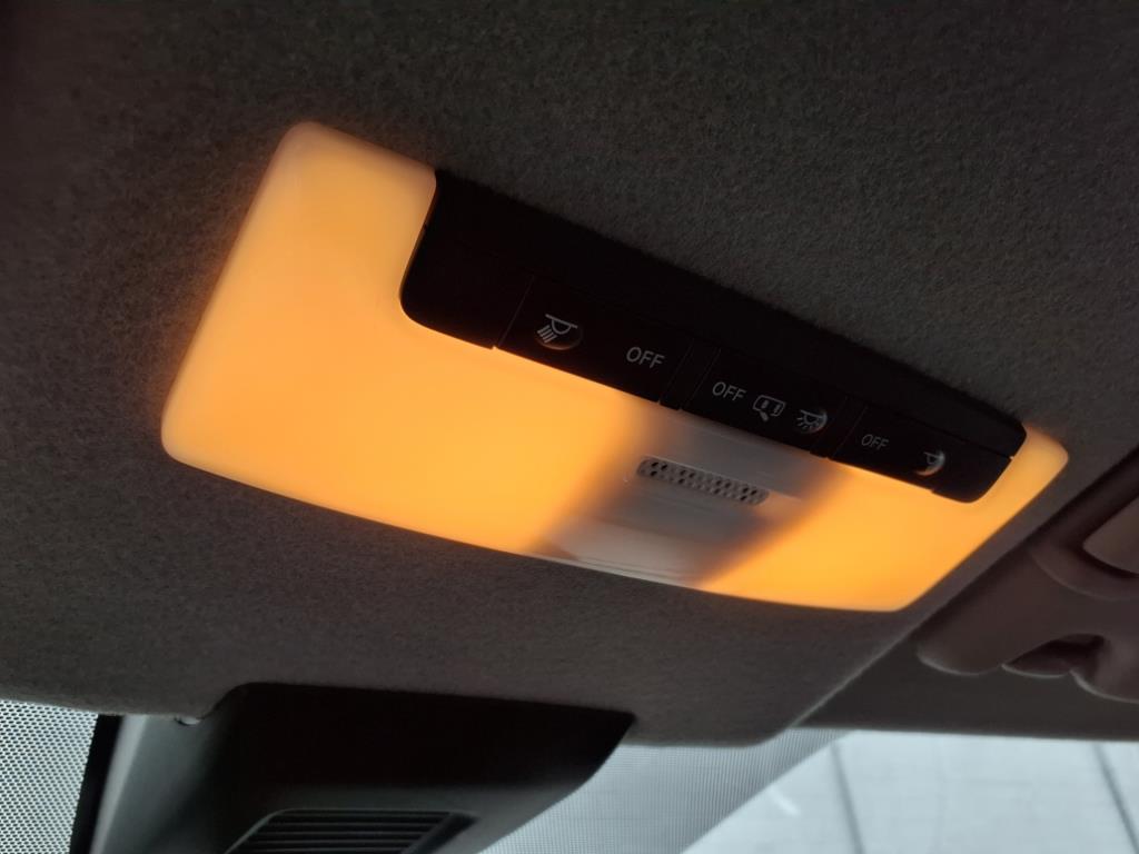 2022 Nissan Kicks SR