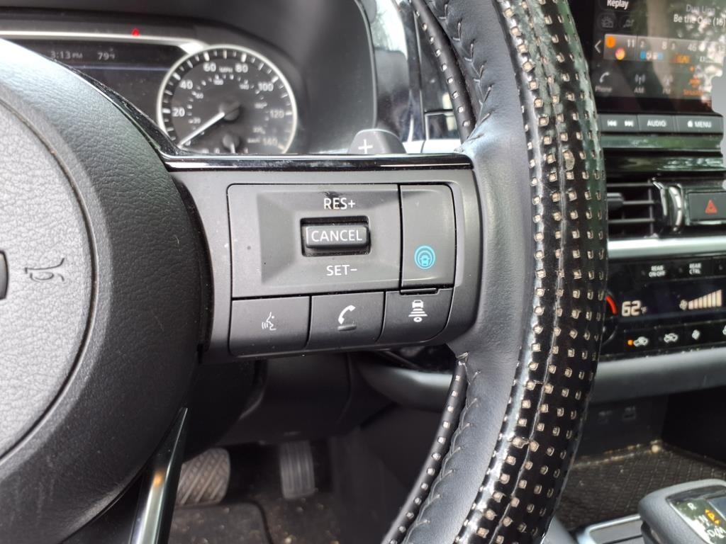 2023 Nissan Pathfinder SV