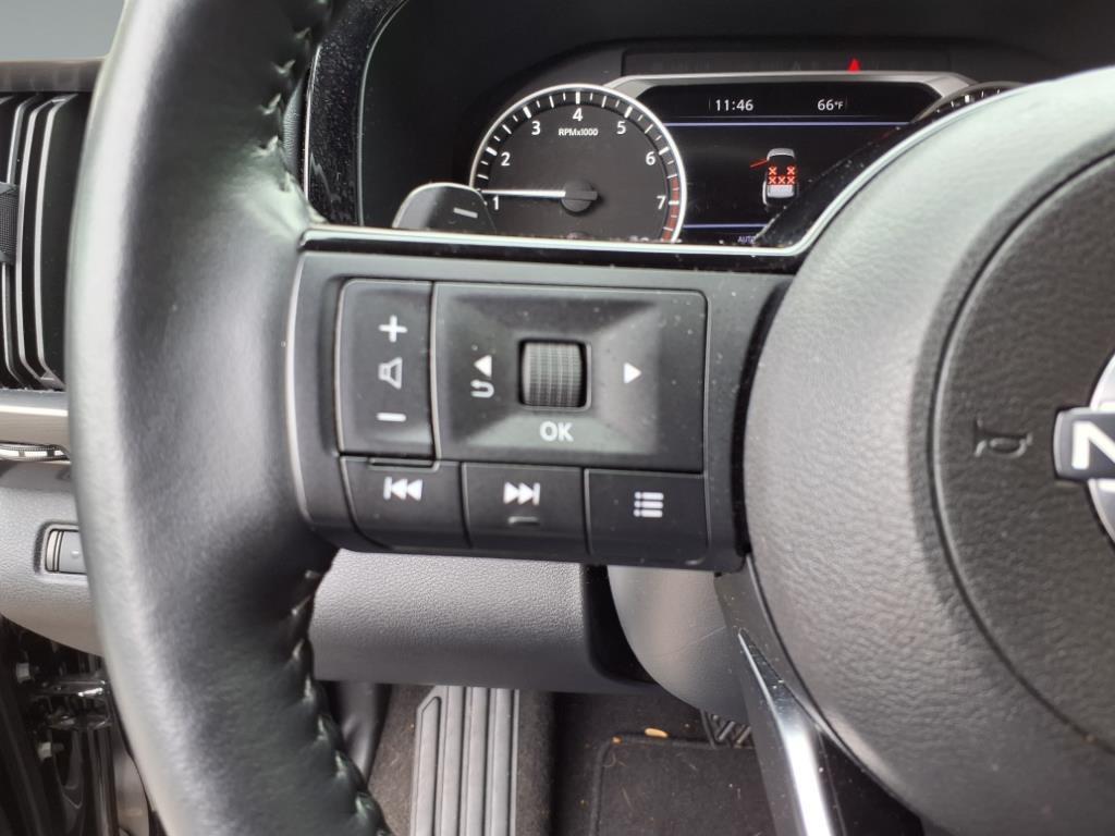 2022 Nissan Pathfinder SL