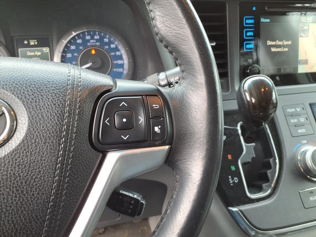 2016 Toyota Sienna XLE 7-Passenger Auto Access Seat 2016 Toyota Sienna XLE 7-Passenger Auto Access Seat