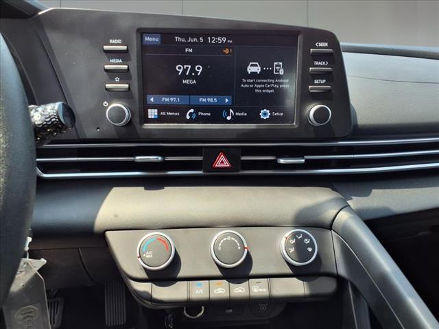 2024 Hyundai ELANTRA SE