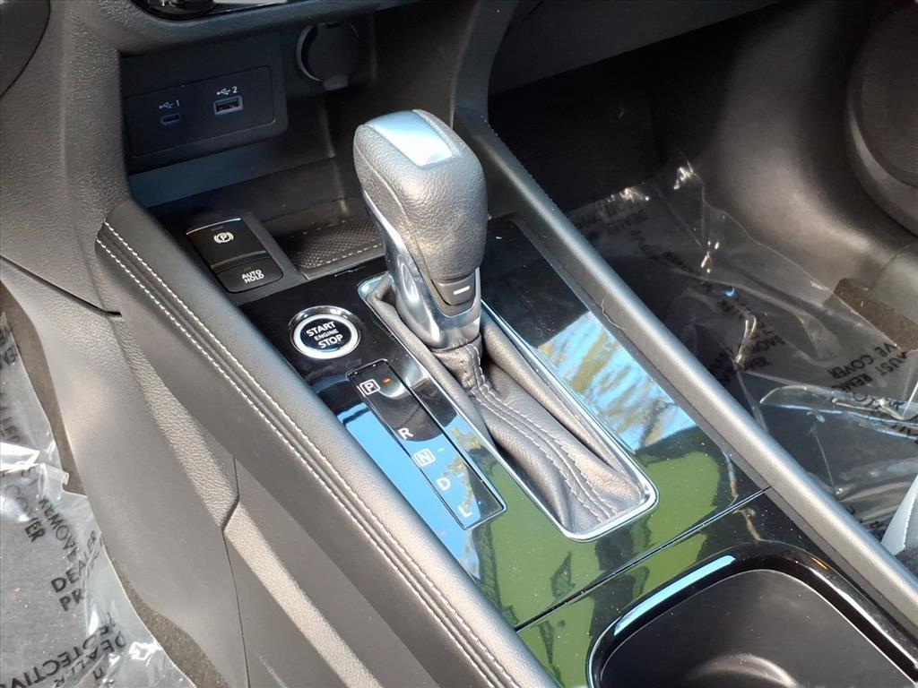 2024 Nissan Kicks SR 2024 Nissan Kicks SR