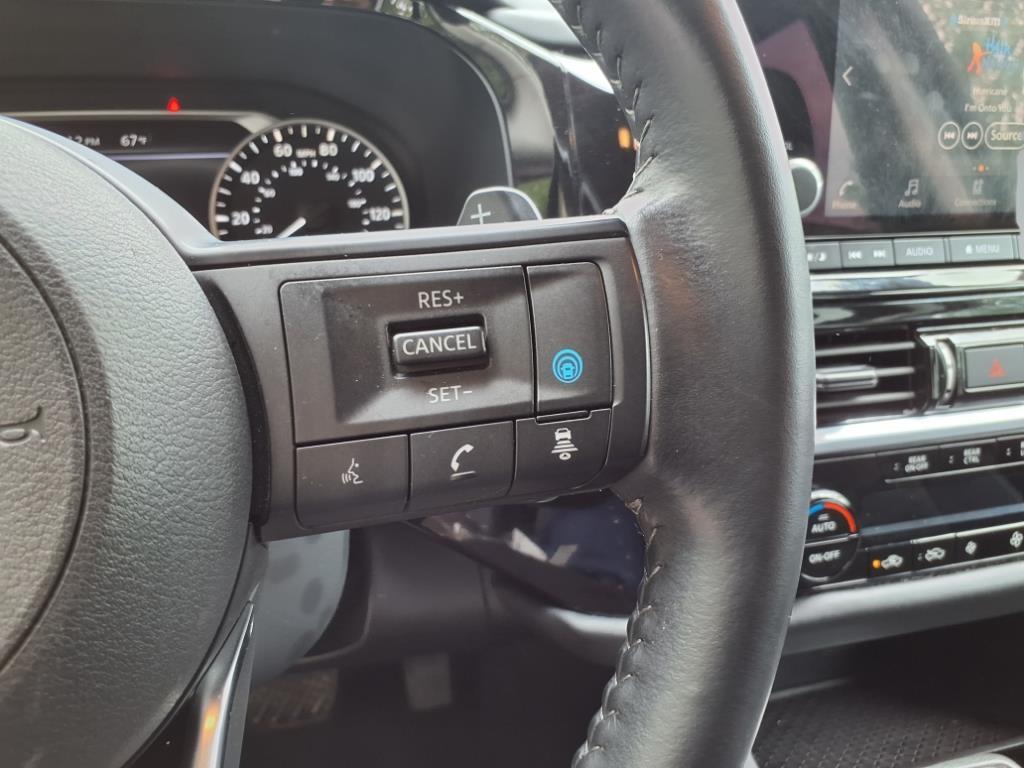 2024 Nissan Pathfinder SV