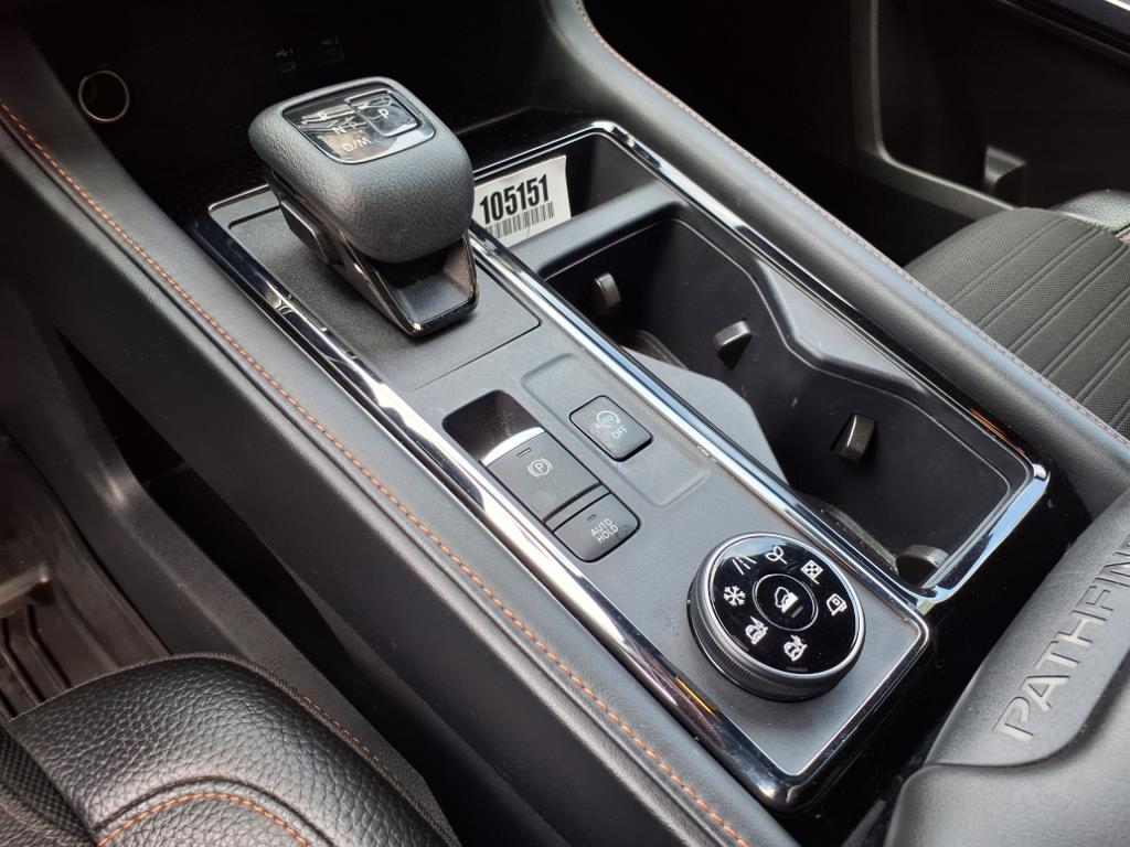 2023 Nissan Pathfinder SV