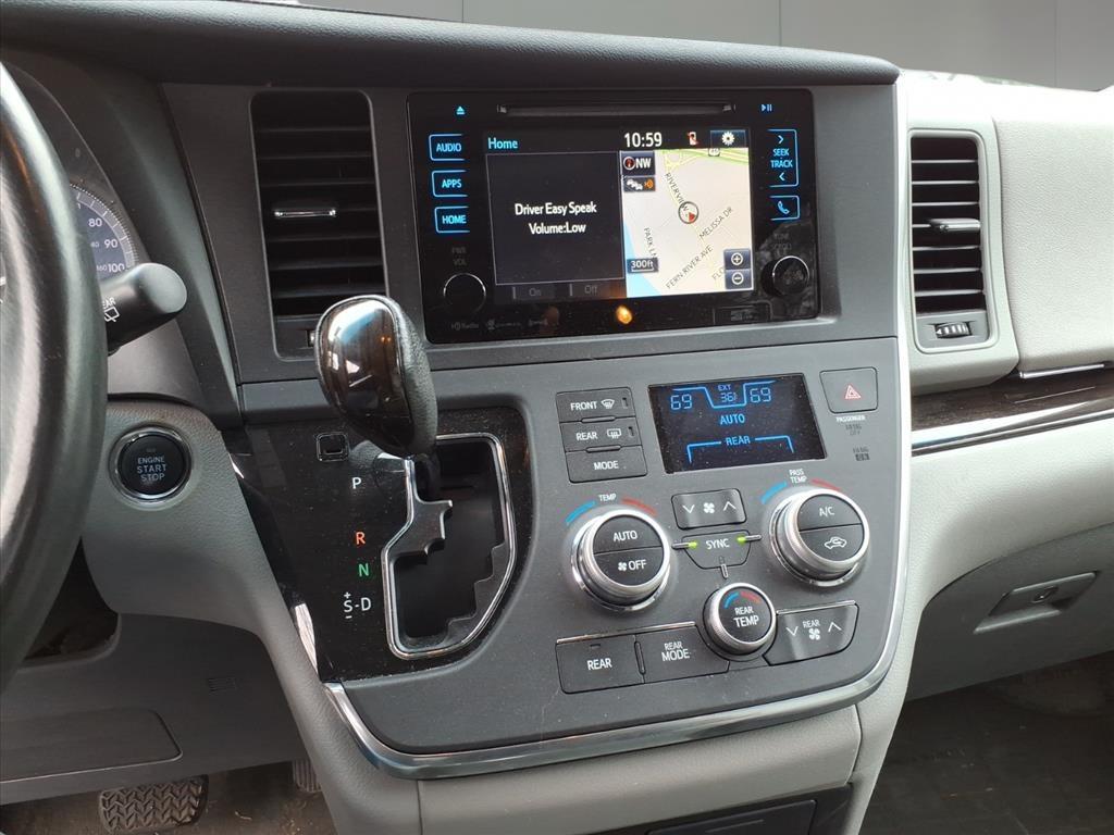 2016 Toyota Sienna XLE 7-Passenger Auto Access Seat
