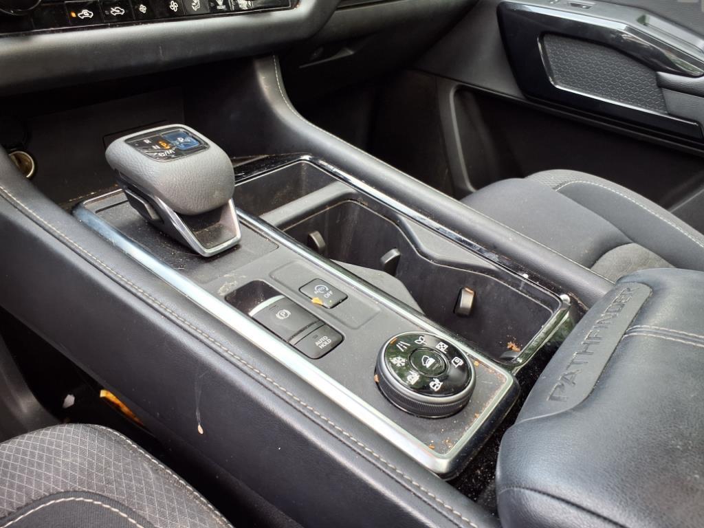 2023 Nissan Pathfinder SV