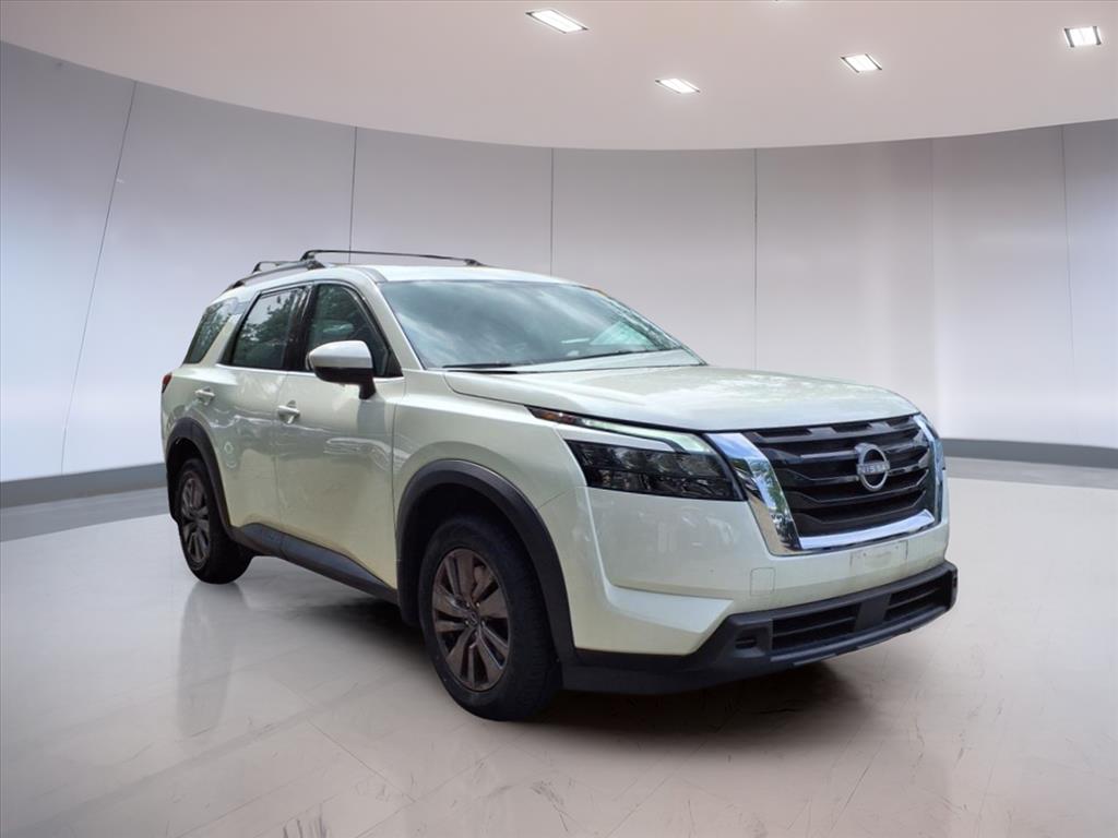 2023 Nissan Pathfinder SV