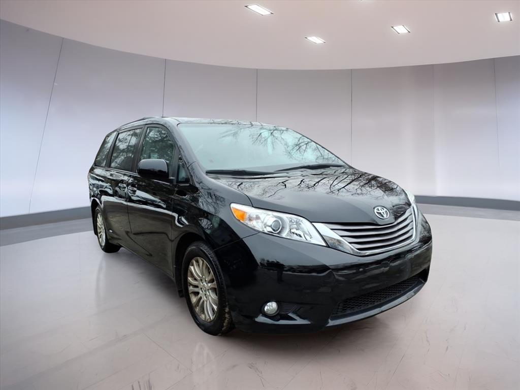 2016 Toyota Sienna XLE 7-Passenger Auto Access Seat 2016 Toyota Sienna XLE 7-Passenger Auto Access Seat