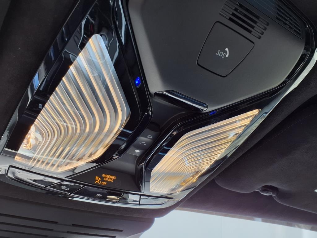 2025 BMW X7 M60i