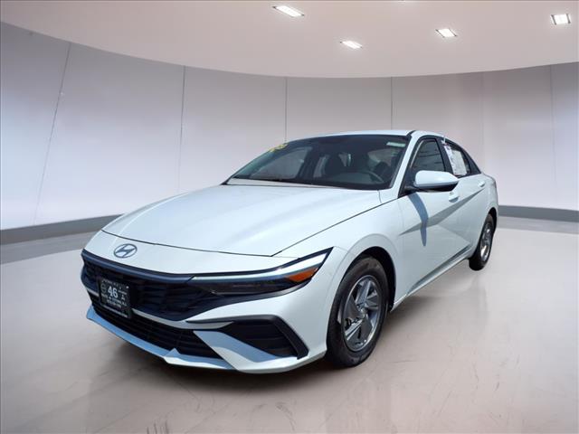 2024 Hyundai ELANTRA SE