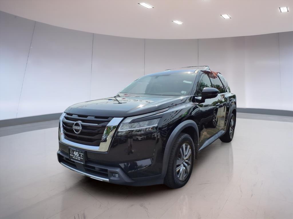 2022 Nissan Pathfinder SL