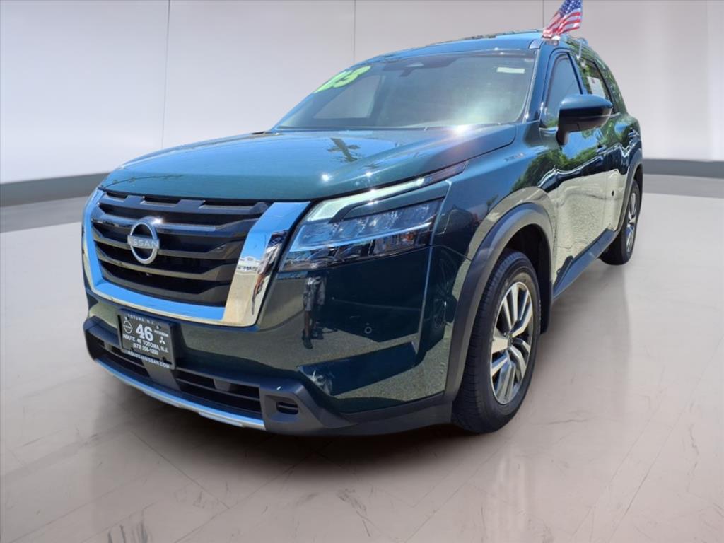 2023 Nissan Pathfinder SL