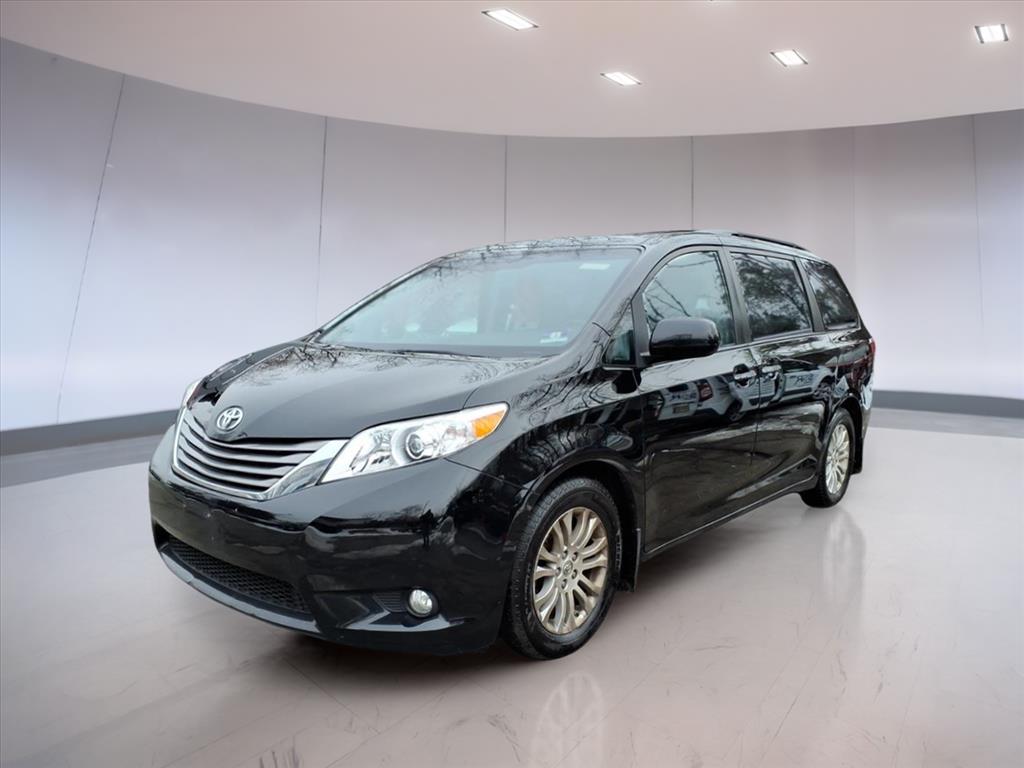 2016 Toyota Sienna XLE 7-Passenger Auto Access Seat 2016 Toyota Sienna XLE 7-Passenger Auto Access Seat