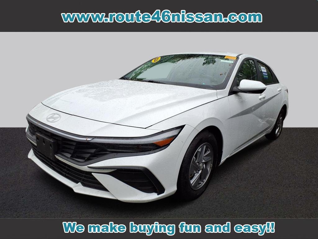 2024 Hyundai ELANTRA SE