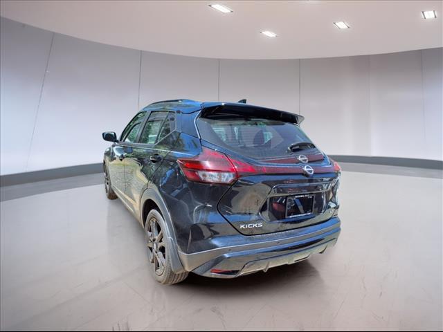 2022 Nissan Kicks SR