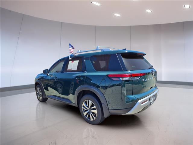 2023 Nissan Pathfinder SL