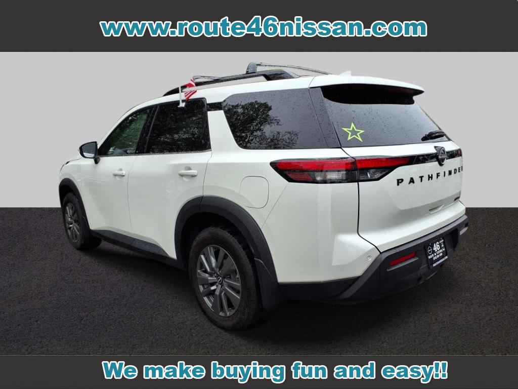 2022 Nissan Pathfinder SV